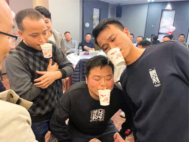 Construction de l'équipe de Yulun Machinery