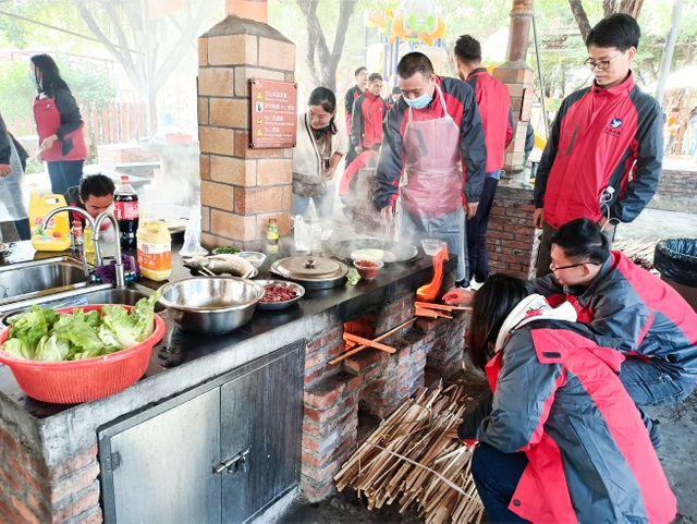 Construction de l'équipe de Yulun Machinery